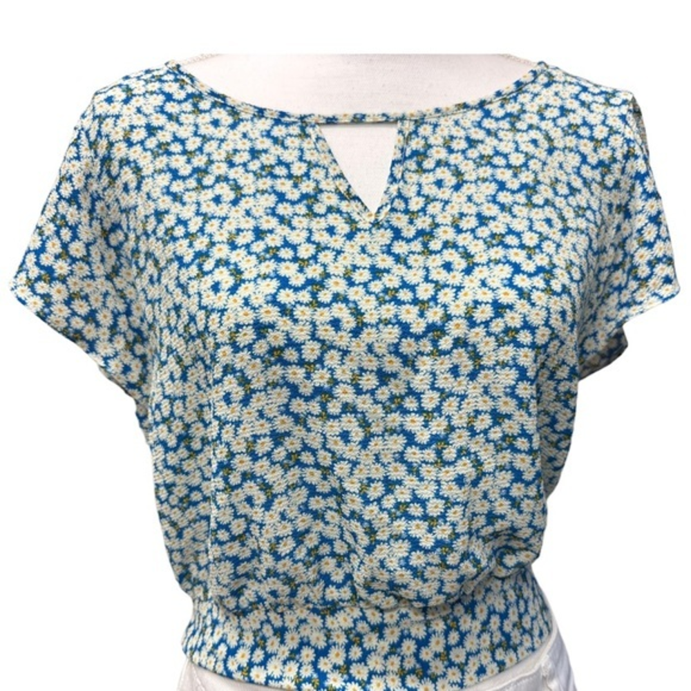 Iz Byer Floral, Ditsy Daisies Back Tie Keyhole Neck Cropped Floral Size M